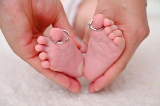 毕节怎么给宝宝称体重